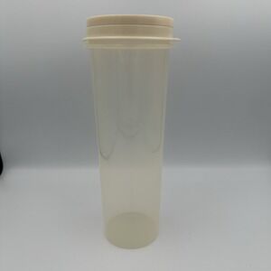 Rubbermaid Servin' Saver Pasta Spaghetti Keeper Storage‎ with Easy Measure Lid